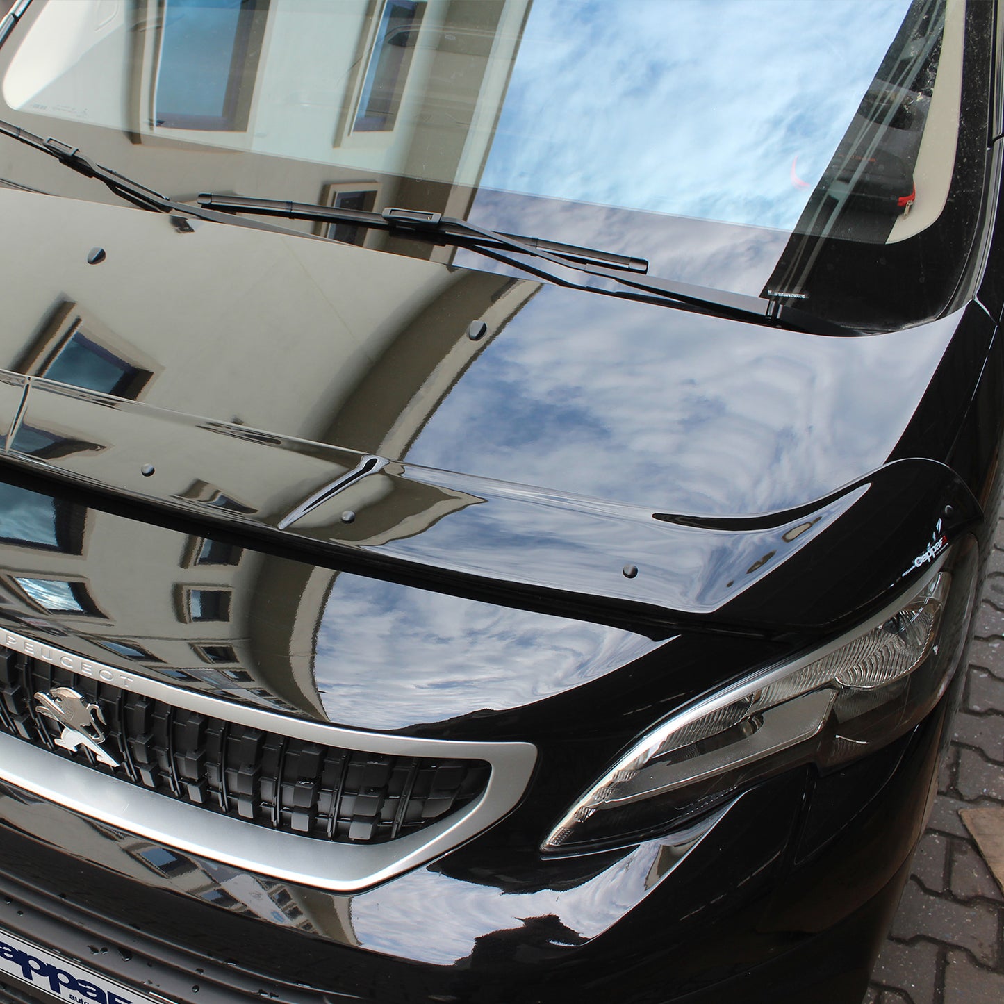 Front Hood Deflector for Peugeot Expert III / Traveller (2017–2024) – Bug Shield Protection Spoiler Guard