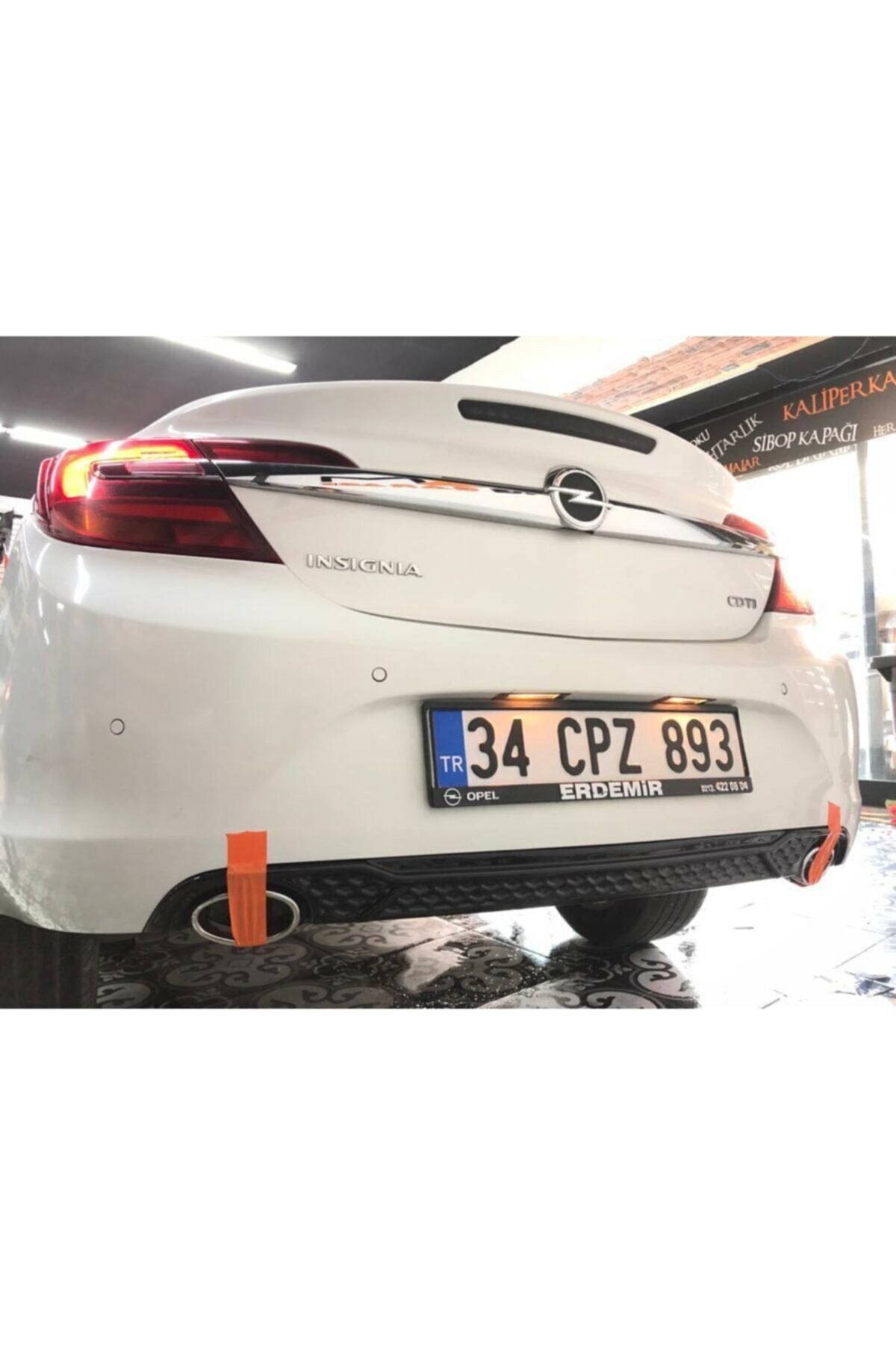 Rear Bumper Diffuser Extension for Opel Insignia (2013–2017) – Sporty Exhaust Attachment