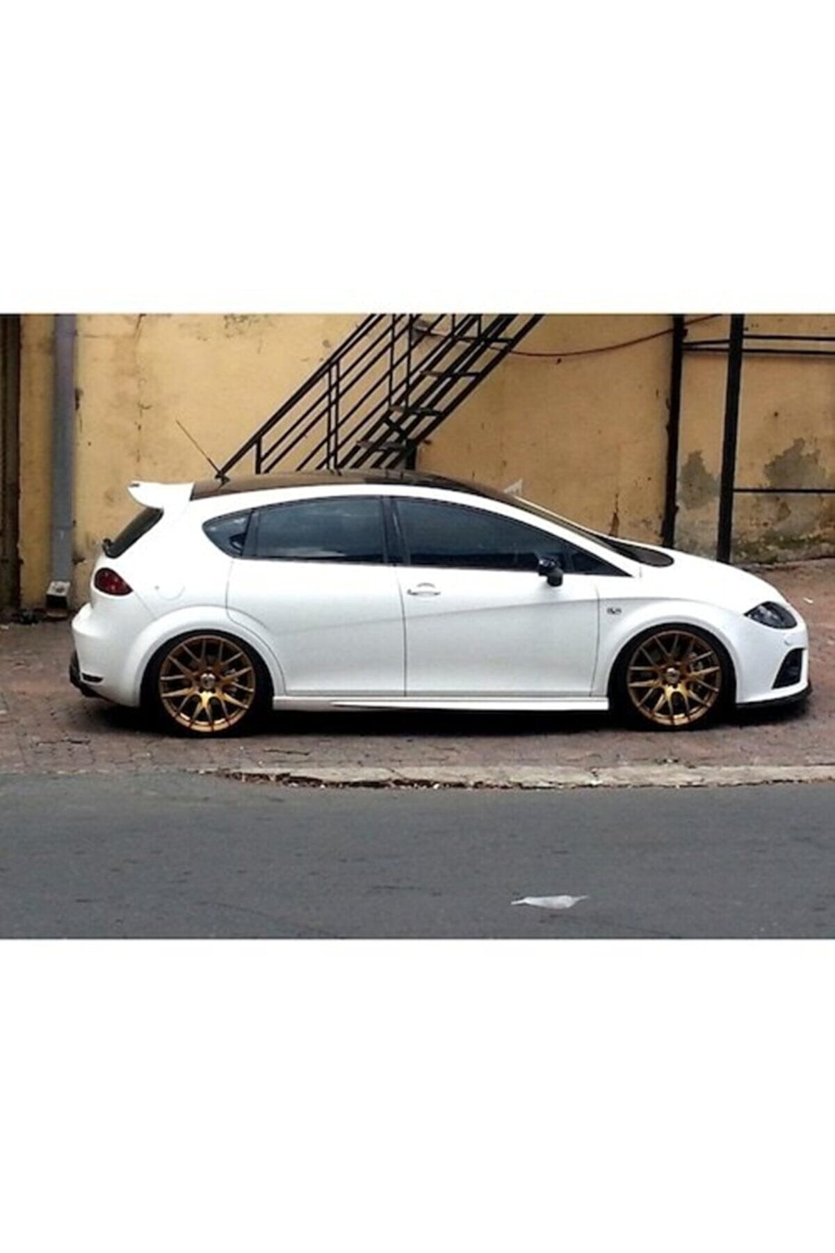Unpainted Side Skirt Threshold Sill Trim for Seat Leon Mk2 (2006–2012) – Customizable Styling Upgrade