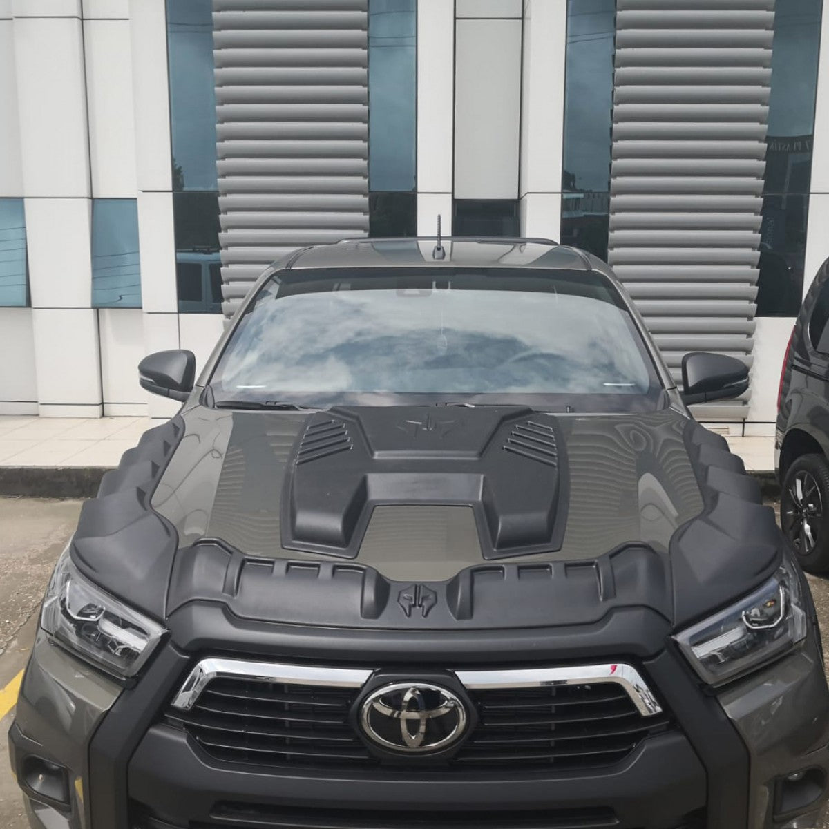 For Toyota Hilux Dragon Pack Hood Protector & Bug Shield (2021–2026) – Front Hood Spoiler Deflector Guard