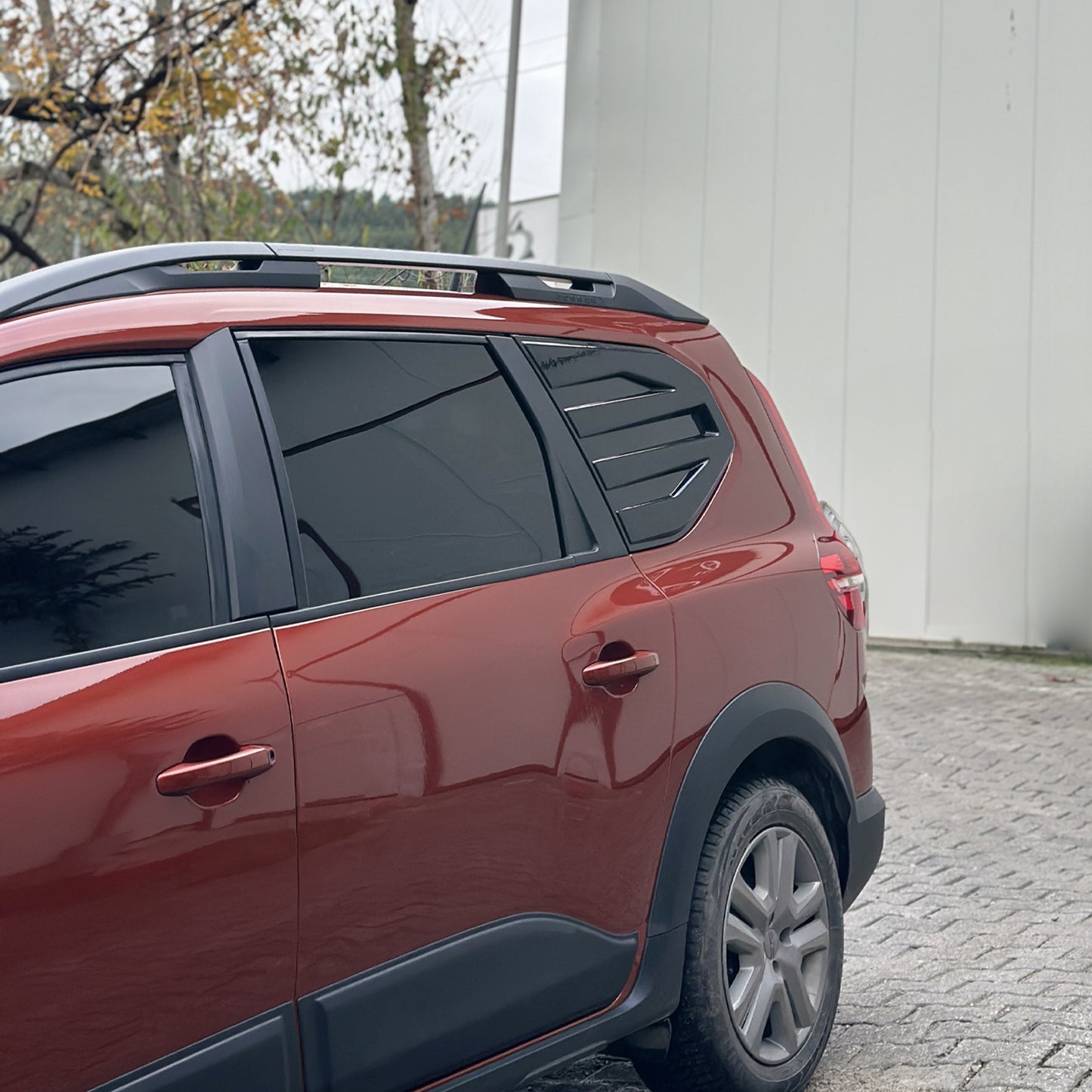 For Dacia Jogger 2022-2026 Side Vent Window Protector – 2-Piece Set | Piano Black Wind Deflectors