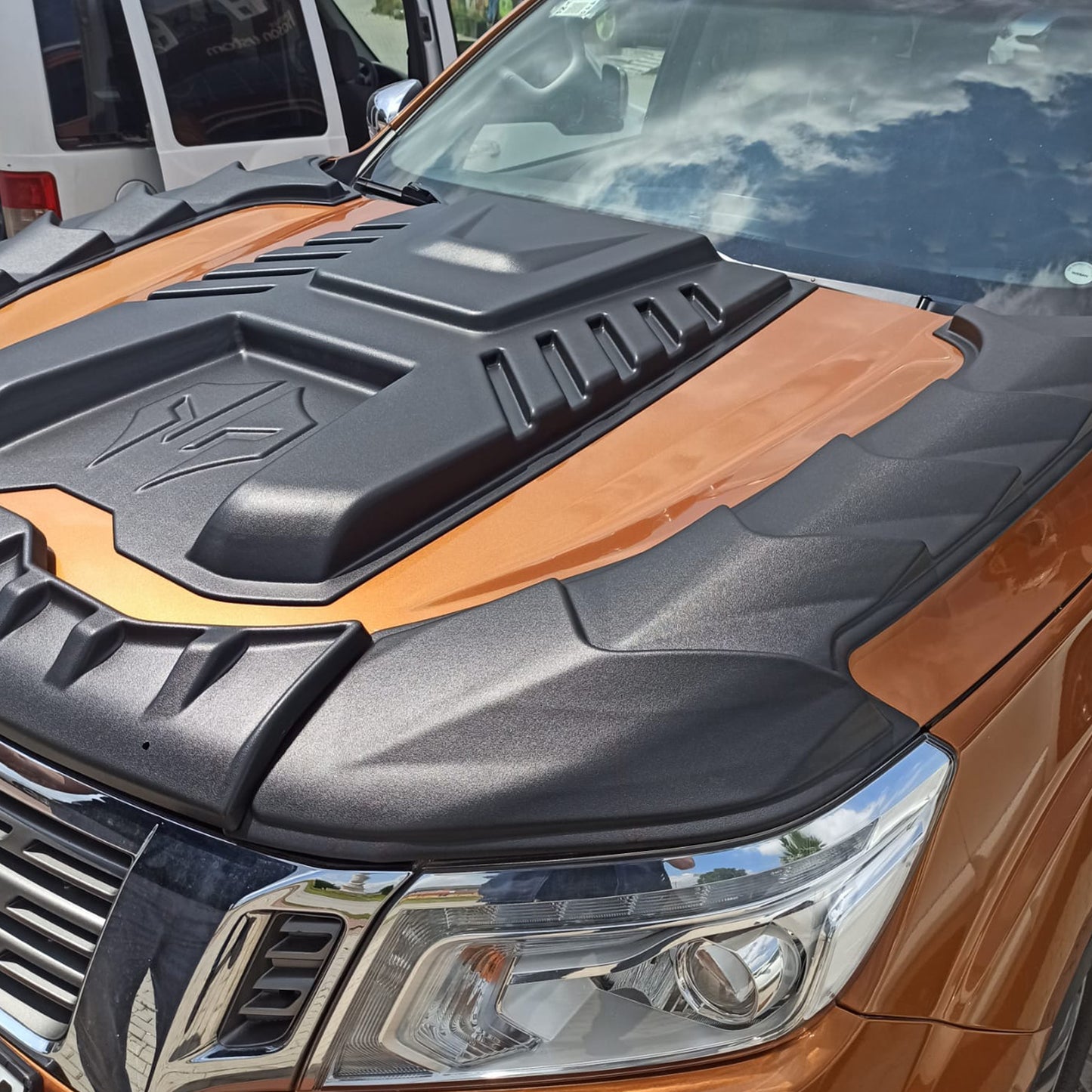 For Nissan Navara Bonnet Guard Embossed Hood Scoop (2016–2021) – Stylish Hood Protector & Air Scoop