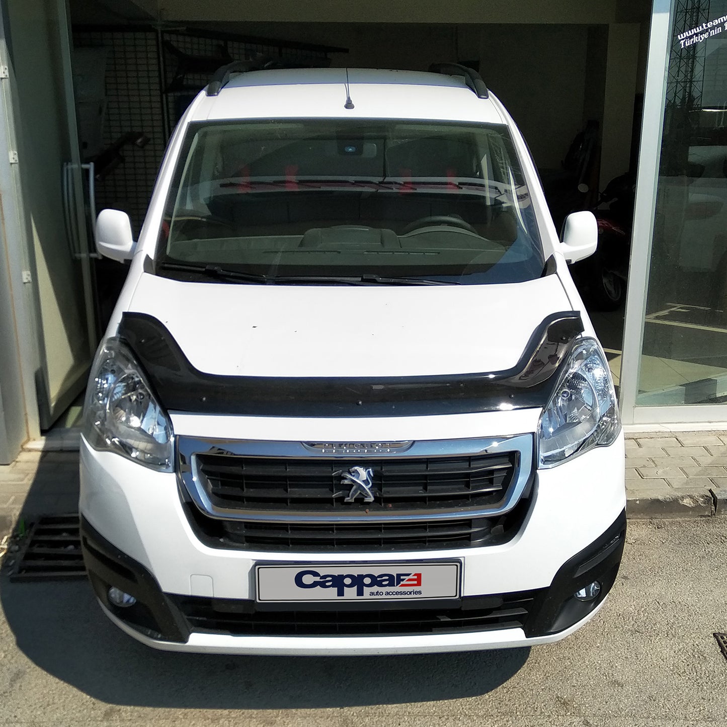 Front Hood Deflector for Peugeot Partner (2009–2025) – Bug Shield Protection Spoiler Guard