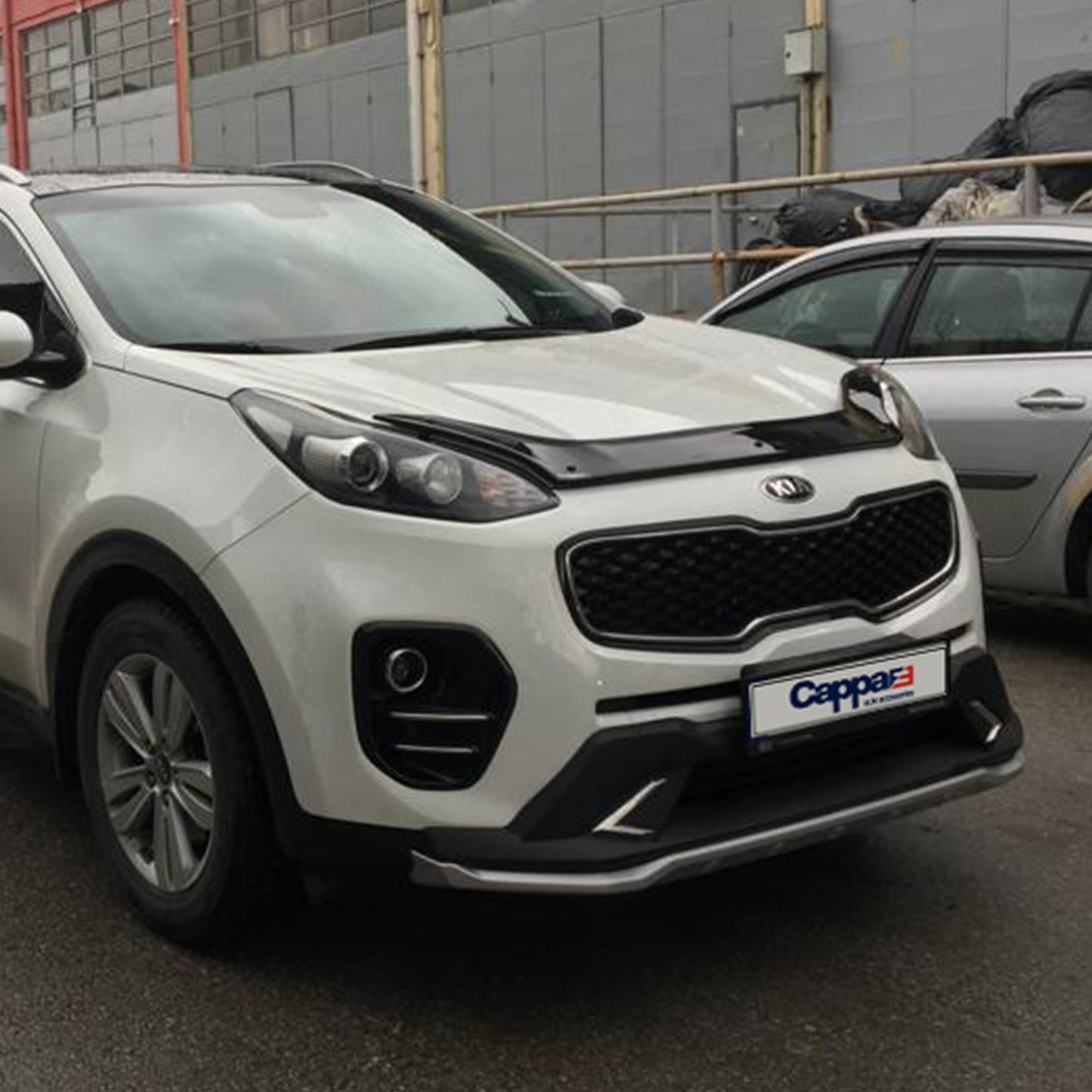 Kia Sportage 2016–2019 Front Hood Deflector – Glossy Black Bug Shield & Hood Protection Spoiler